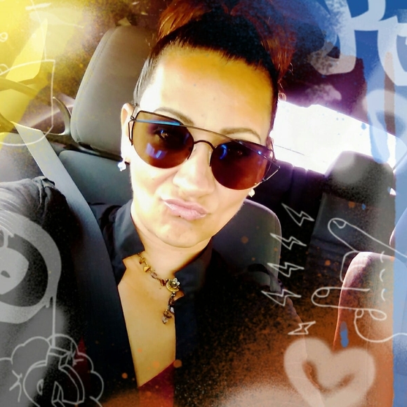 Meet your Posher, Michelle - Picture 1 of 1